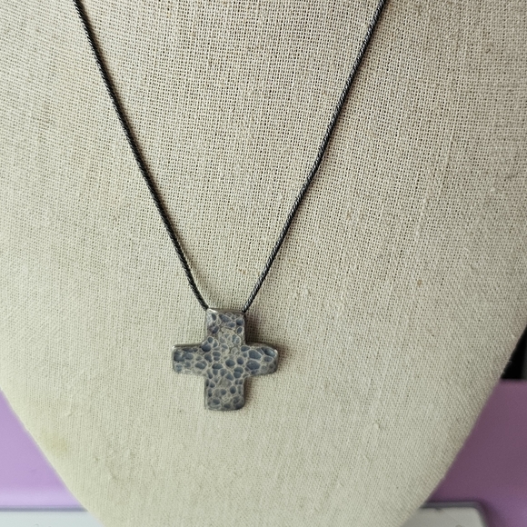 Silpada Hammered Cross Necklace 925 - Picture 3 of 10